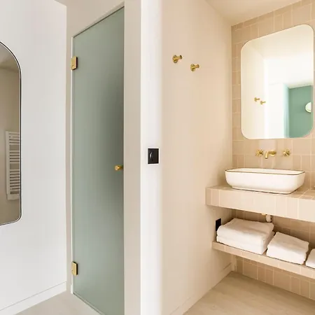 Habitat Parisien - Madeleine Galeries Lafayette Apartment