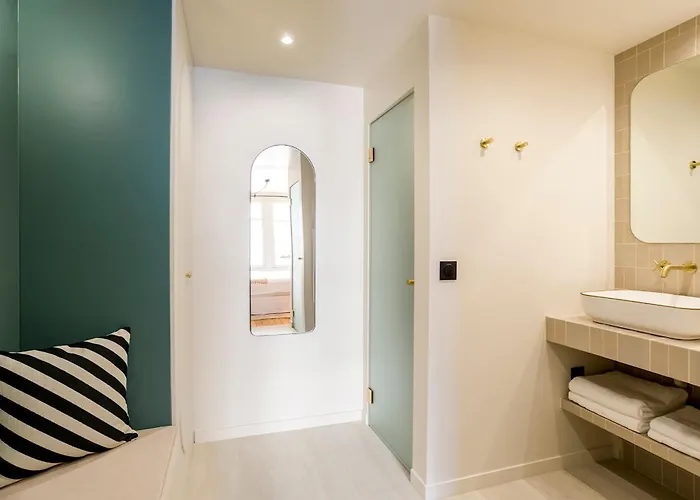 Habitat Parisien - Madeleine Galeries Lafayette Apartment Paris